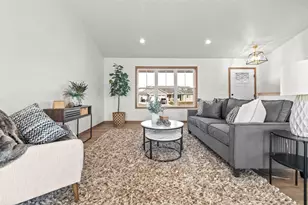 2041 Bear Paw Trail, Kaukauna, WI 54130 - Photo 3