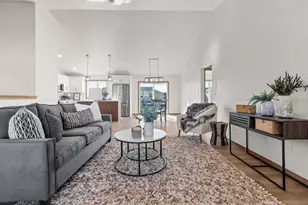 2041 Bear Paw Trail, Kaukauna, WI 54130 - Photo 5