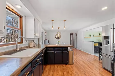 421 Memory Court, Green Bay, WI 54301 - Photo 5