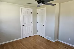 1011 Alpine Dr, Green Bay, WI 54311 - Photo 9