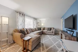 827 Heritage Trail, Oshkosh, WI 54904 - Photo 5