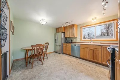 827 Heritage Trail, Oshkosh, WI 54904 - Photo 9