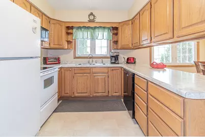 828 W Warren Street, New London, WI 54961 - Photo 9