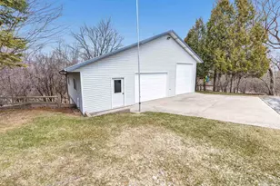 1202 Red Maple Rd, De Pere, WI 54115 - Photo 29