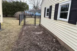 1646 Loretta Ln, Green Bay, WI 54302 - Photo 3