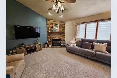 458 Windmill Drive, Kaukauna, WI 54130 - Photo 5