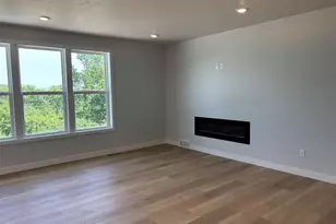 8322 Marlo Ave, Neenah, WI 54956 - Photo 3