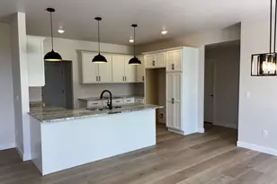 8322 Marlo Ave, Neenah, WI 54956 - Photo 5