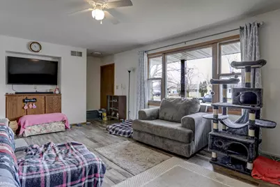 1703 Eisenhower Street, New Holstein, WI 53061 - Photo 9