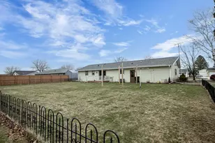 1703 Eisenhower St, New Holstein, WI 53061 - Photo 7