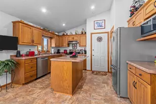 1239 Fawn Dr, Neenah, WI 54956 - Photo 15