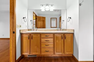 1321 Shootingstar Dr, Neenah, WI 54956 - Photo 27