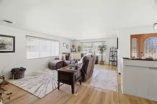 136 Circle Dr, Shawano, WI 54166 - Photo 3