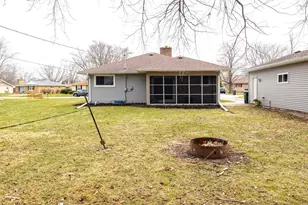 1380 Lakeview Ln, Menasha, WI 54952 - Photo 3