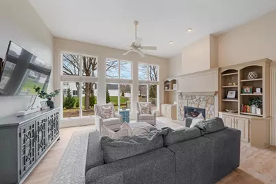 422 E Olde Paltzer Court, Appleton, WI 54913 - Photo 3