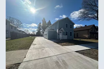 911 St Clair Street, Manitowoc, WI 54220 - Photo 1