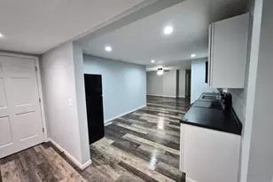 911 St Clair St, Manitowoc, WI 54220 - Photo 9