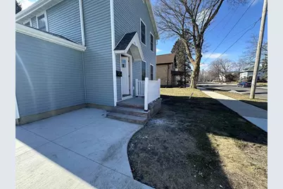911 St Clair Street, Manitowoc, WI 54220 - Photo 3