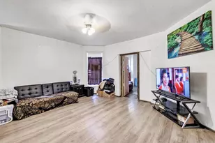 827 N Broadway, Green Bay, WI 54303 - Photo 5