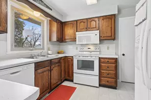 445 La Vesta Ct, Brillion, WI 54110 - Photo 5