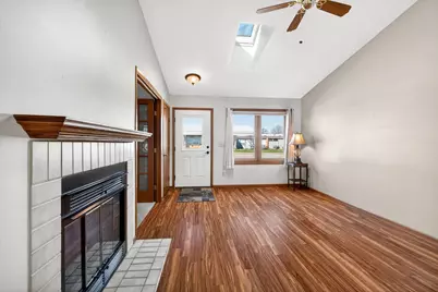 984 Tullar Road #17, Neenah, WI 54956 - Photo 5