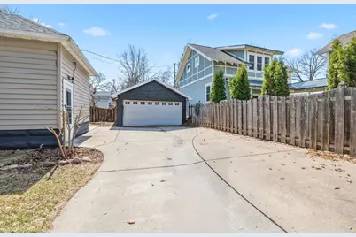 1110 S Webster Avenue, Green Bay, WI 54301 - Photo 35