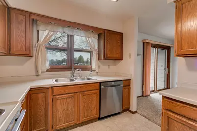 930 Manor Drive #60, Neenah, WI 54956 - Photo 9