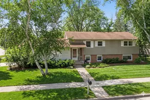 2455 Kingston Pl, Oshkosh, WI 54904 - Photo 3