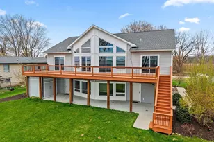 534 Resort Rd, Suamico, WI 54173 - Photo 5