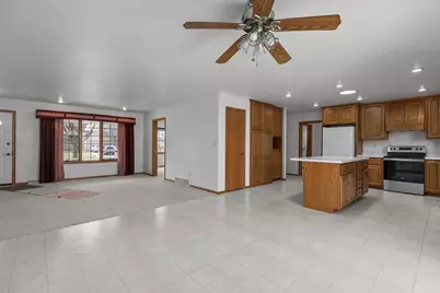 2412 Lupine Court, Menasha, WI 54952 - Photo 7