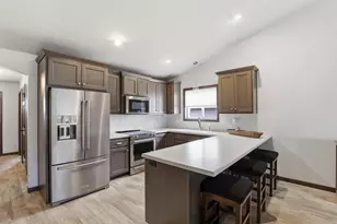1146 Lori Dr, Neenah, WI 54956 - Photo 3
