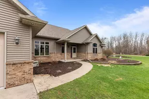 E9625 Hickory Ridge Ln, New London, WI 54961 - Photo 5