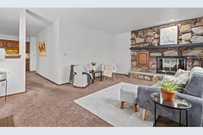 975 Manor Drive #78, Neenah, WI 54956 - Photo 5
