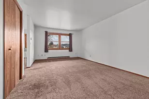 975 Manor Dr, Neenah, WI 54956 - Photo 17