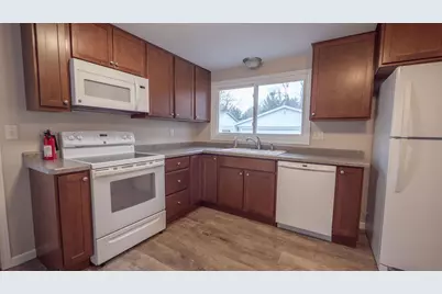 1330 Crystal Court, Waupaca, WI 54981 - Photo 5