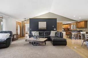 E8958 Broken Branch Ln, New London, WI 54961 - Photo 5