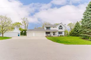 1966 Sky Ranch Ave, Oshkosh, WI 54904 - Photo 3