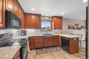 3519 Sandgate Castle Dr, Green Bay, WI 54313 - Photo 3