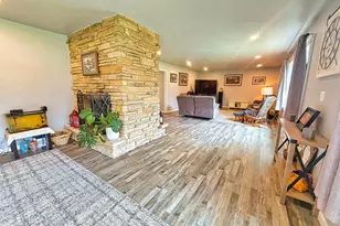 2623 Oakcrest Dr, Neenah, WI 54956 - Photo 7
