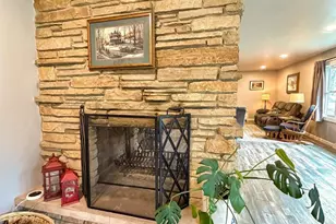 2623 Oakcrest Dr, Neenah, WI 54956 - Photo 9