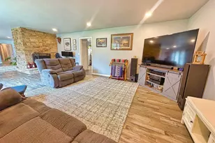 2623 Oakcrest Dr, Neenah, WI 54956 - Photo 11