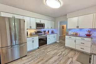 2623 Oakcrest Dr, Neenah, WI 54956 - Photo 19