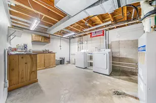 727 Dawn Ct, Neenah, WI 54956 - Photo 25