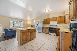 727 Dawn Ct, Neenah, WI 54956 - Photo 5