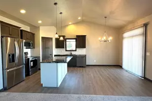 715 Reed St, Neenah, WI 54156 - Photo 3