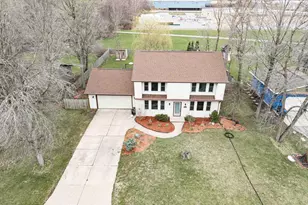720 Indianwood Ct, Neenah, WI 54956 - Photo 37