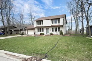 720 Indianwood Ct, Neenah, WI 54956 - Photo 3