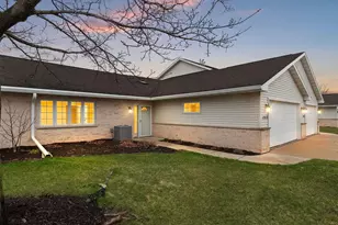 1517 River Pines Dr, Green Bay, WI 54311 - Photo 1