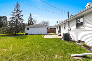 142 Peckham St, Neenah, WI 54956 - Photo 5