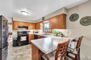 3012 Lawndale Dr, Green Bay, WI 54311 - Photo 11